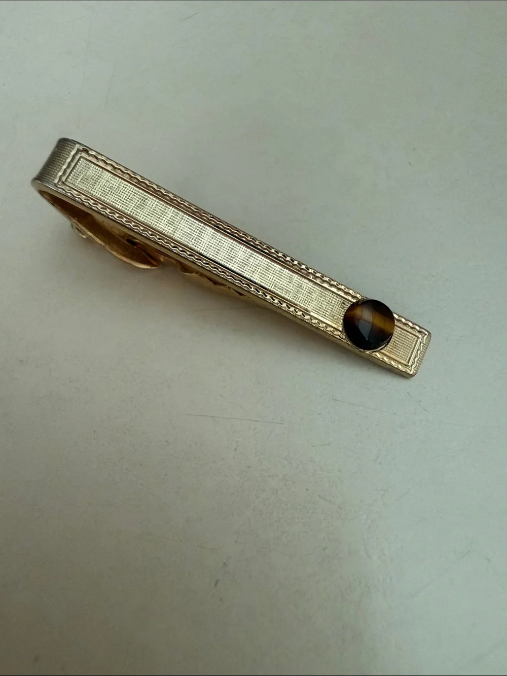Vintage Gold Tone Mesh Textured Tie Clip with Tiger's Eye Cabochon